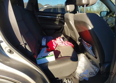 2013 Kia Sorento Lx z USA, uszkodzony, nr VIN 5XYKT4A18DG401343